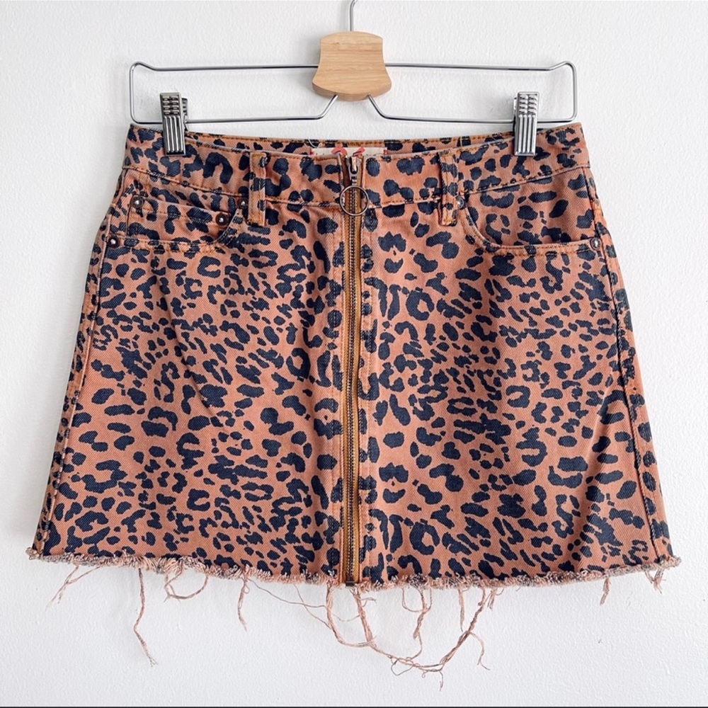 Free People We The Free Zip It Up Leopard Print Denim Mini Skirt Size 26 - Picture 1 of 14